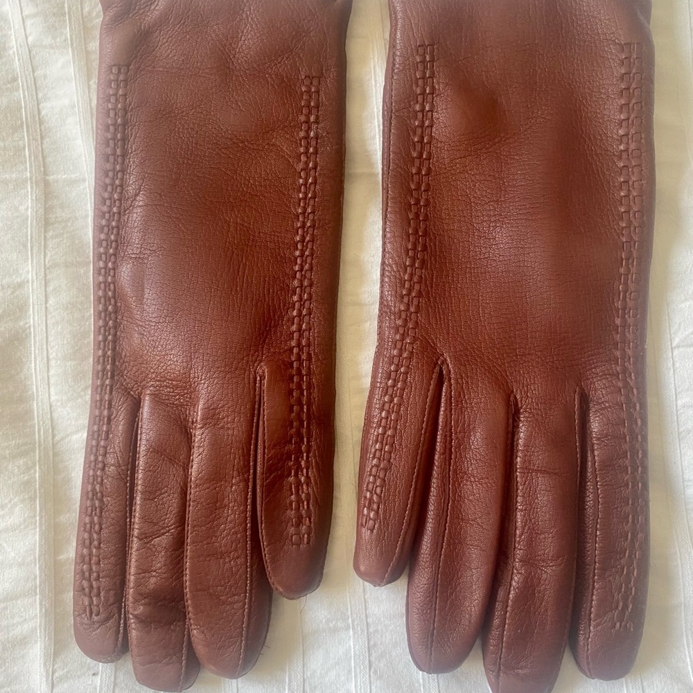 Ladies leather and lined gloves